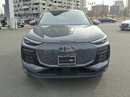 2025 Audi Q6 e-tron Premium quattro