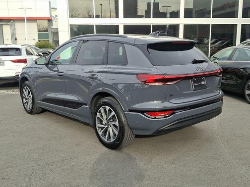 2025 Audi Q6 e-tron Premium quattro