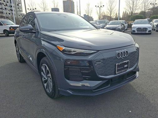 2025 Audi Q6 e-tron Premium quattro