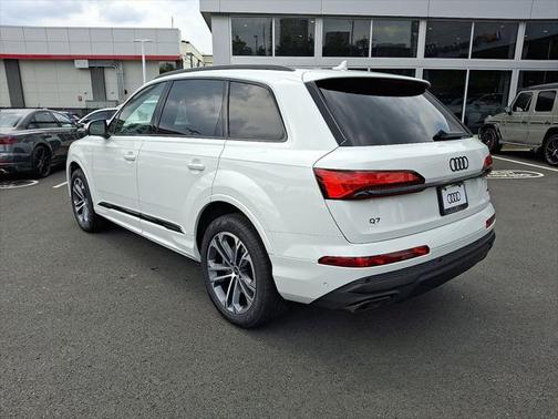 2025 Audi Q7 45 Premium