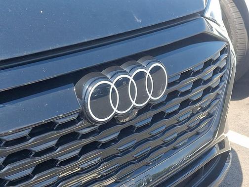 Mythos Black Metallic 2024 Audi Q8 e-tron Premium