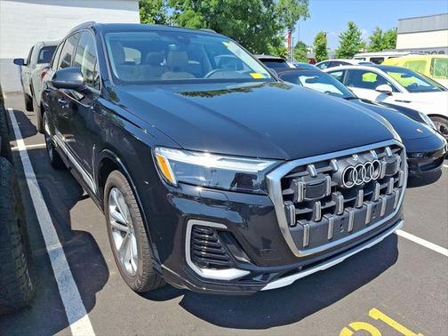 2025 Audi Q7 45 Premium Plus