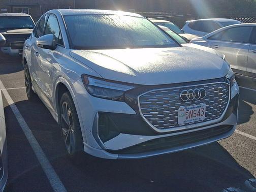 Glacier White Metallic 2023 Audi Q4 e-tron Premium 50 quattro