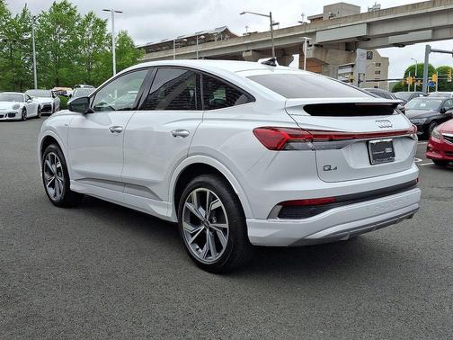 Glacier White Metallic 2023 Audi Q4 e-tron Premium 50 quattro