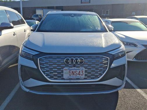 Glacier White Metallic 2023 Audi Q4 e-tron Premium 50 quattro