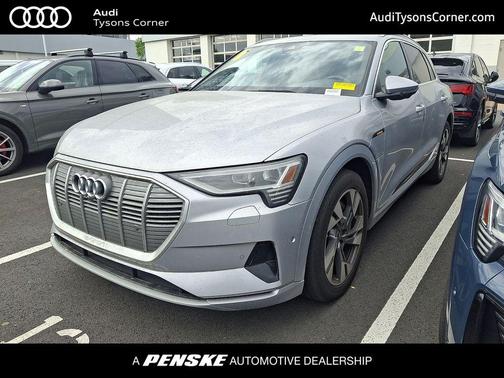 Florett Silver Metallic 2023 Audi e-tron Premium Plus quattro