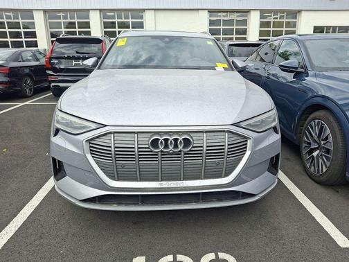 Florett Silver Metallic 2023 Audi e-tron Premium Plus quattro