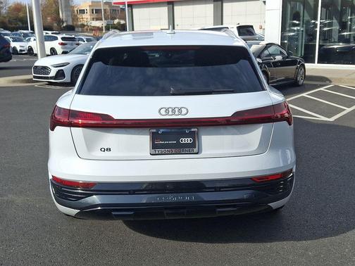 2024 Audi Q8 e-tron Premium Plus