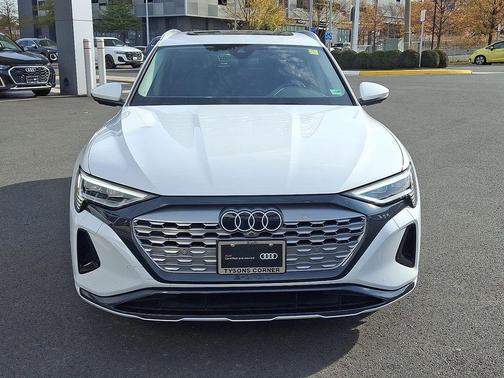 2024 Audi Q8 e-tron Premium Plus