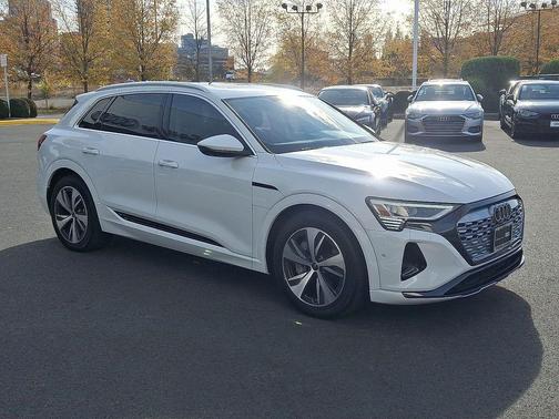 2024 Audi Q8 e-tron Premium Plus