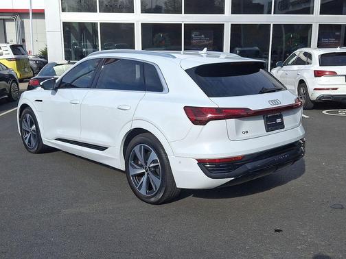 2024 Audi Q8 e-tron Premium Plus