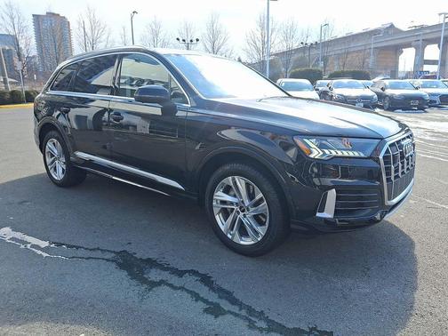 2023 Audi Q7 55 Premium Plus