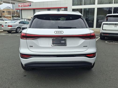 2025 Audi Q6 e-tron Premium Plus quattro