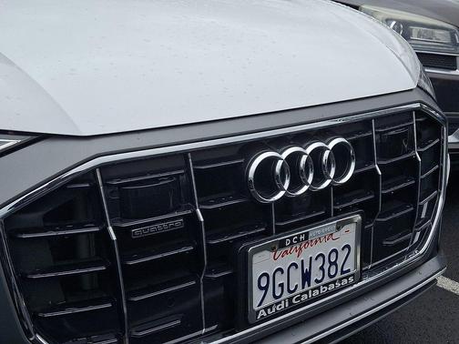 Glacier White Metallic 2023 Audi Q8 55 Premium Plus