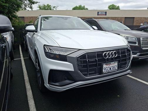 Glacier White Metallic 2023 Audi Q8 55 Premium Plus