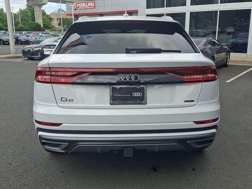 Glacier White Metallic 2023 Audi Q8 55 Premium Plus