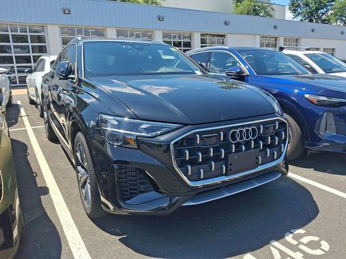 Mythos Black Metallic 2025 Audi Q8 55 Premium Plus