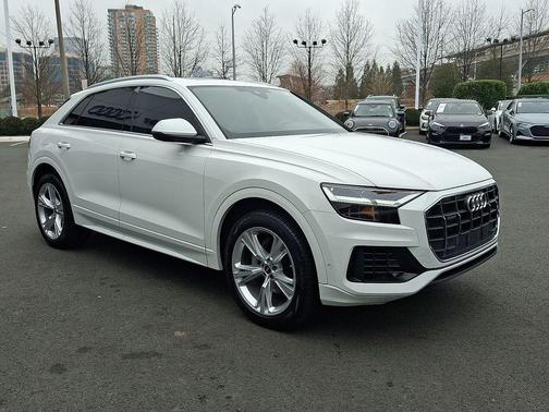 2022 Audi Q8 55 Premium