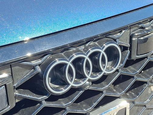 Waitomo Blue Metallic 2026 Audi RS Q8 4.0T