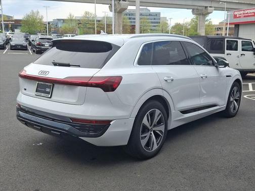 2024 Audi Q8 e-tron Premium Plus