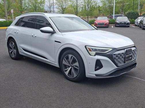 2024 Audi Q8 e-tron Premium Plus