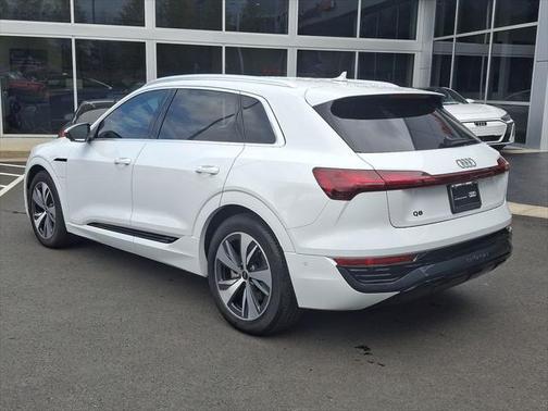 2024 Audi Q8 e-tron Premium Plus
