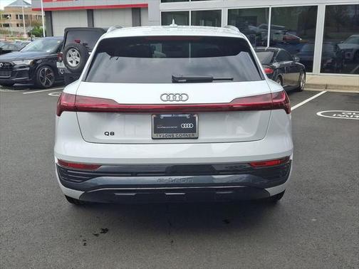 2024 Audi Q8 e-tron Premium Plus