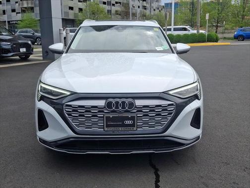 2024 Audi Q8 e-tron Premium Plus