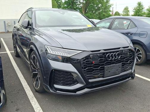 Daytona Gray Pearl Effect 2024 Audi RS Q8 4.0T