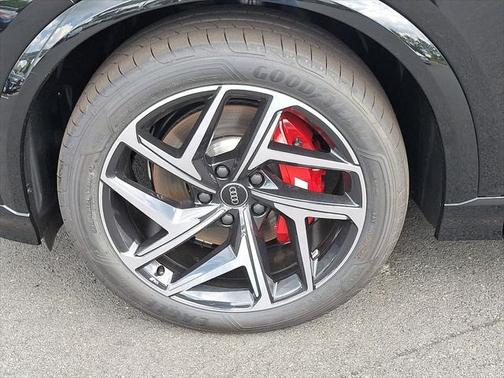 2025 Audi SQ6 e-tron Prestige quattro