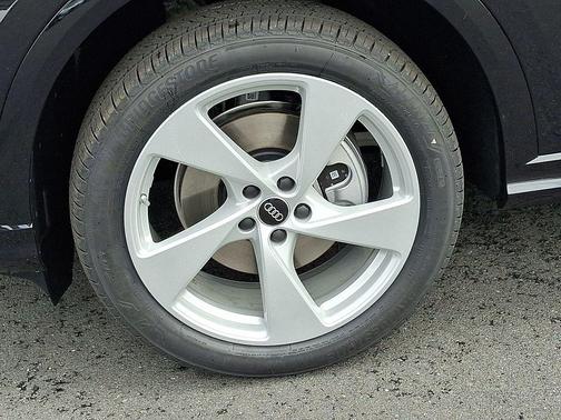 Mythos Black Metallic 2026 Audi Q5 Premium Plus TFSI quattro S tronic