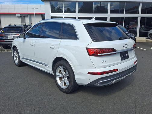 2023 Audi Q7 45 Premium Plus