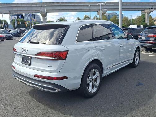 2023 Audi Q7 45 Premium Plus