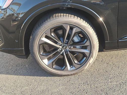 2026 Audi Q7 55 Premium Plus