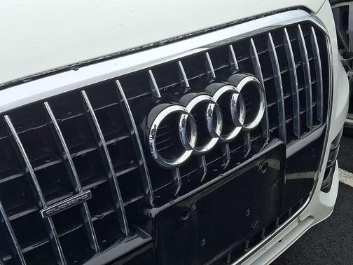 Ibis White 2016 Audi Q5 2.0T Premium Plus