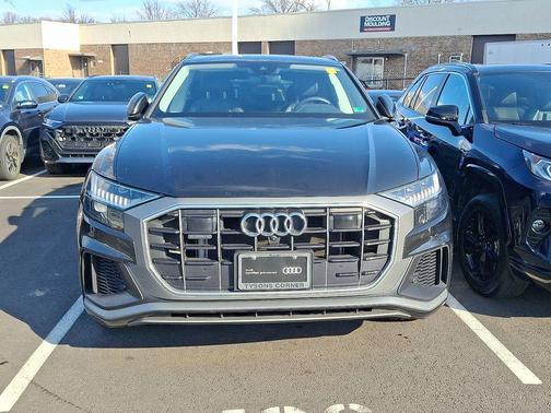 2023 Audi Q8 55 Premium Plus
