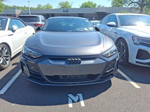 Daytona Gray Pearl Effect 2023 Audi e-tron GT Prestige quattro