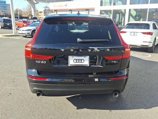 2021 Volvo XC60 T5 Momentum