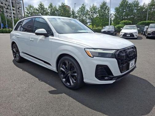 2025 Audi Q7 55 Premium Plus