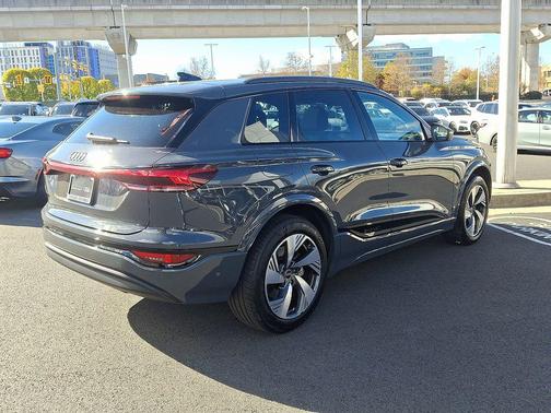 2025 Audi Q6 e-tron Premium quattro