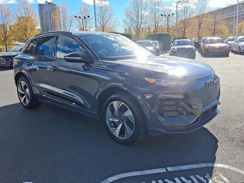2025 Audi Q6 e-tron Premium quattro
