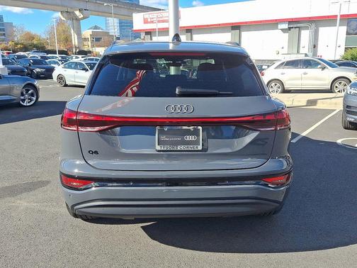 2025 Audi Q6 e-tron Premium quattro