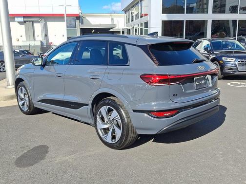 2025 Audi Q6 e-tron Premium quattro