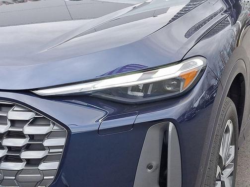 2025 Audi Q5 Premium TFSI quattro S tronic