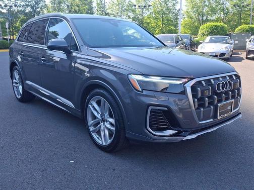 Gray Metallic 2025 Audi Q7 55 Premium Plus