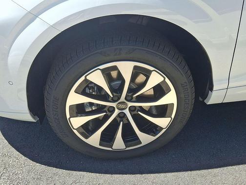 Glacier White Metallic 2026 Audi Q3 TFSI quattro S tronic