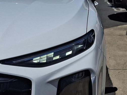 Glacier White Metallic 2026 Audi Q3 TFSI quattro S tronic