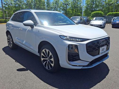 Glacier White Metallic 2026 Audi Q3 TFSI quattro S tronic