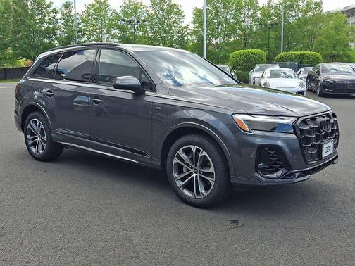Samurai Gray Metallic 2026 Audi Q7 55 Premium