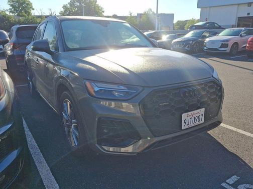 Chronos Gray Metallic 2024 Audi Q5 55 S line Premium Plus